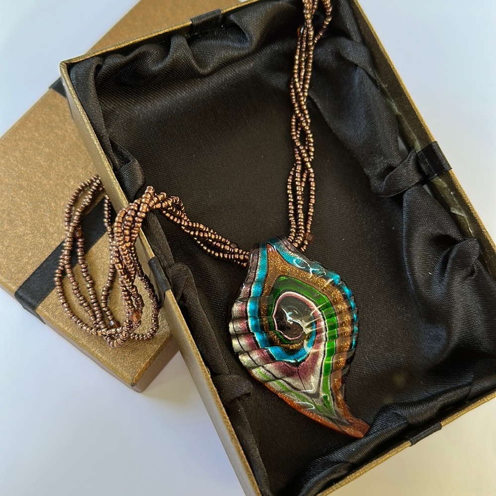 NWOT Art Glass pendant with beaded necklace.